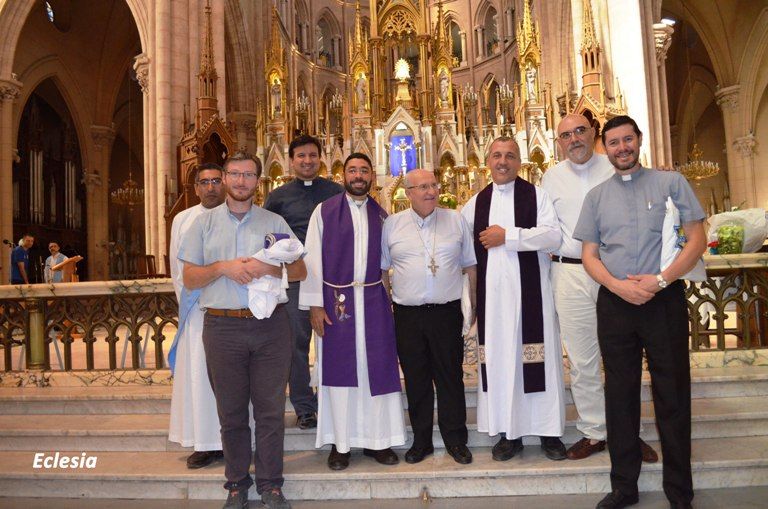 En Luján sacerdotes de la región rezaron por el papa Francisco a cinco