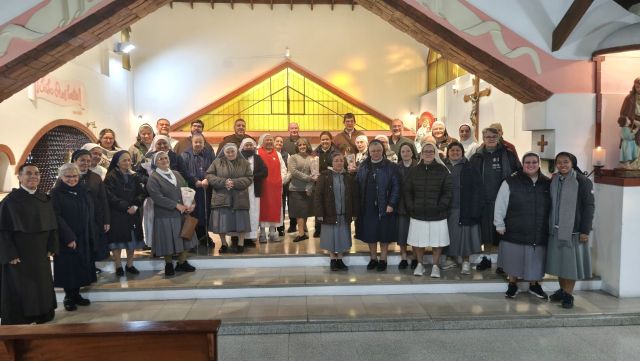 Las religiosas y religiosos de Lomas celebraron su día y rezaron por la visita del Papa