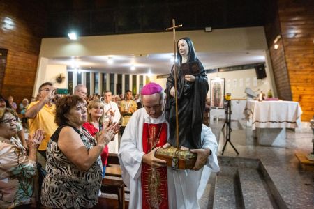 En San Cayetano de Burzaco, entronizaron una imagen de la santa Mama Antula
