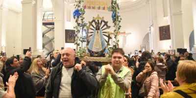 La diócesis de Lomas recibió la imagen de la Virgen que el sábado presidirá la Peregrinación Juvenil a Luján