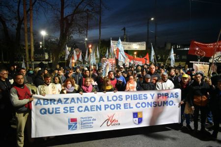 Jóvenes en recuperación de las adicciones hicieron la “Marcha de la esperanza” por las calles de Fiorito