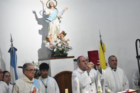 En Temperley, el obispo celebró la solemnidad de la Asunción de María