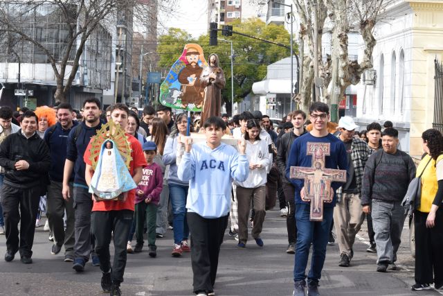 De Lomas a Llavallol: los jóvenes peregrinaron por el Año Jubilar Franciscano