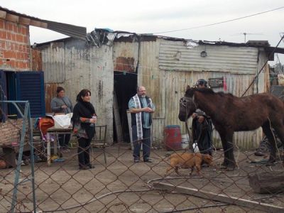 Misión de una vicaría en un asentamiento de Monte Grande