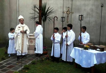 Bendicen cinerario de la parroquia San Vicente Ferrer