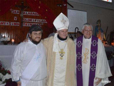 El pbro. Osvaldo Mouriño inició su ministerio de párroco de San Alberto Magno (Ing. Budge)