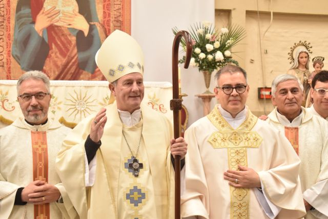 El obispo ordenó un sacerdote carmelita