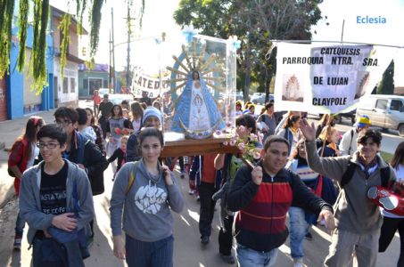 Peregrinaron los chicos a Longchamps