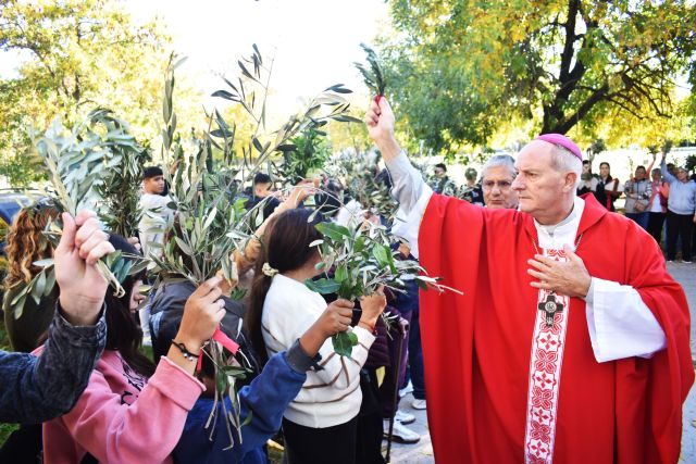 En Guernica, el obispo presidió la misa del Domingo de Ramos