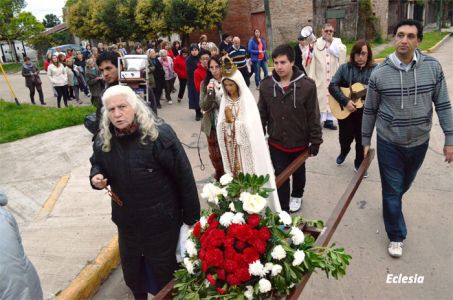 Clausura del Año Jubilar por los 100 años de Fátima en una parroquia de Temperley